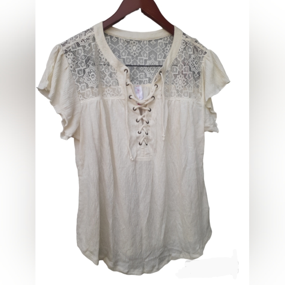 Womens ivory Lace trim sz xl  15-17 no boundaries short sleeve top